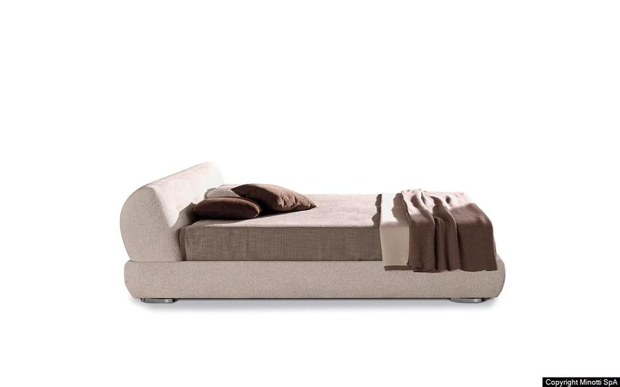 Кровать с мягким изголовьем Minotti Supermoon Bed